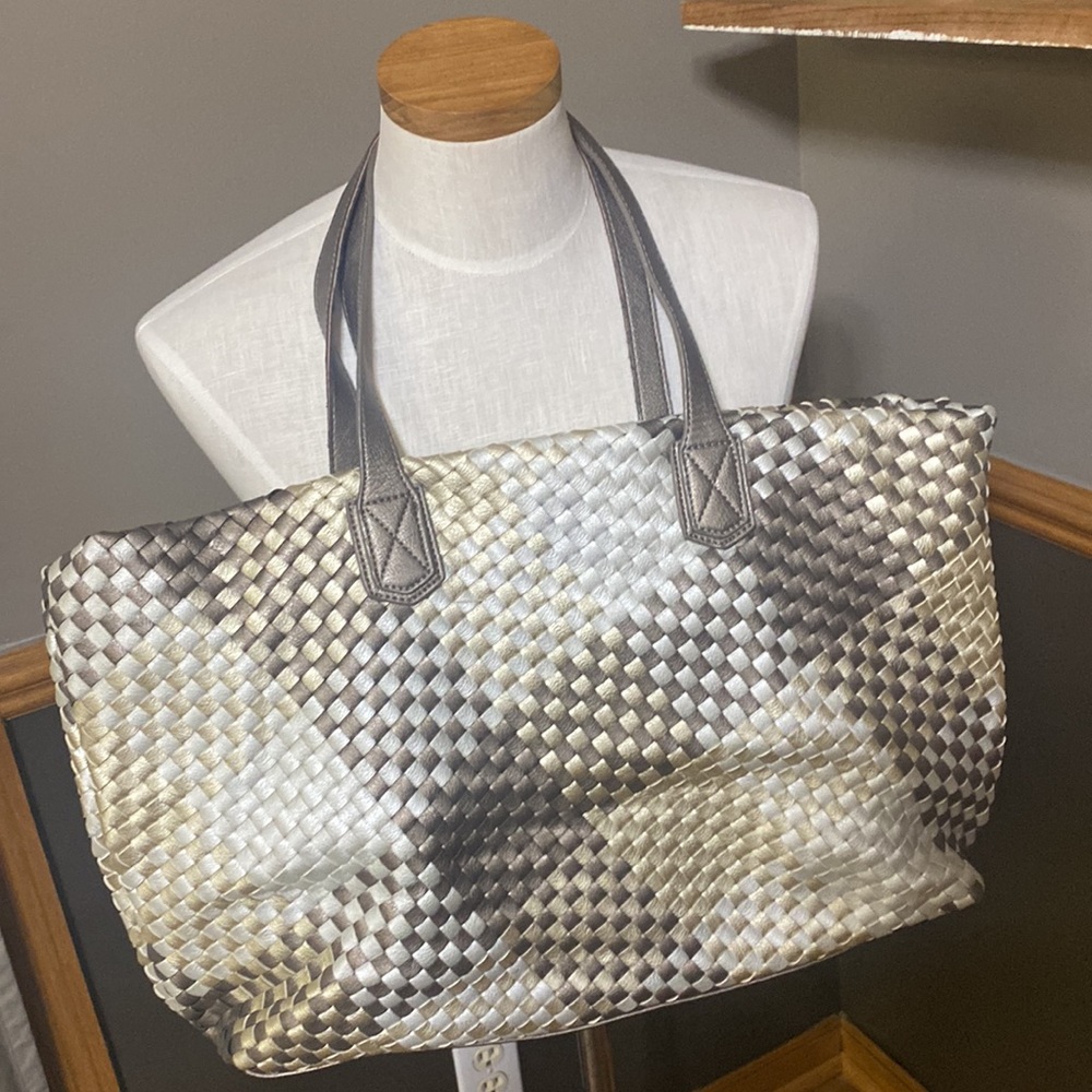Sondra Roberts metallic basket weave pattern large  tote bag purse